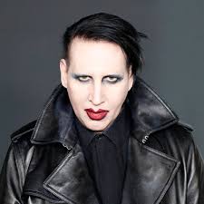 Творческий псевдоним взят из имён мэрилин монро и чарльза мэнсона (charles manson). Marilyn Manson Wanted For Assault In New Hampshire
