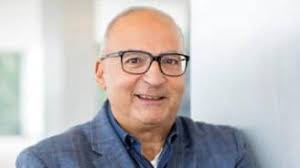 Jim Vella turns leadership of Ford Fund over to Mary Culler