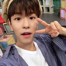 His Squishy Cheeks I Want To Touch His Cheek Touch Touch Touch Pinch C Idolradiokorea O Stray Kids Seungmin Kids Groups Kids