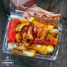 Resep es buah* 3/4 melon* 3/4 pepaya* 3/4 buah naga* 3 kaleng skm * 1 saset agar nutijell (lebih kenyal/tidak hancur pakai 1000ml)* wadah 16 liter* gula 1/2. Rujak Manis Di Surabaya Kuliner Pedas Yang Menggugah Selera