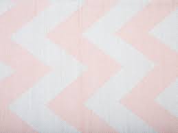 Bis zu 40% reduziert teppich kurzflor online kaufen bei otto › große auswahl top marken kauf auf rechnung ratenkauf möglich jetzt bestellen! Teppich Rosa Mit Zickzackmuster 160 X 230 Cm Kurzflor Konarli Beliani De