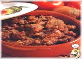 Türk yemek kültürüne yakın olan macar mutfağının en bilineni gulaş yemeği, bizim damak zevkimize oldukça uygun ve lezzetli bir tarif. Baharatli Gulas Macar Tarifi Lezzetler Com