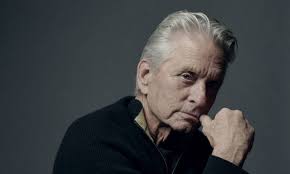 Recuperado de um câncer, Michael Douglas vive homem decadente na série 'The  Kominsky Method'