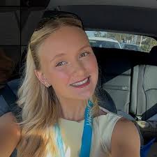 ALEXA CONROY (@alexaray.c) • Instagram ဓာတ်ပုံများနှင့် ဗီဒီယိုများ