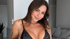 Cenapop · “Mulher fitness perfeita” posta vídeo de biquíni e a web reage:  “Já é apelação”