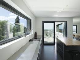 Insel Schwarz Mit Holz Top Ohne Alles Kochen An Wand Fenster Kueche Grau Kuchenumbau Kuche Fenster Schwarze Fenster