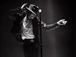 Dikutip dari thesun, sabtu (3/10/2020), tersiar kabar hantu michael jackson menghantui rumah saudara perempuannya, la toya. 4 Penampakan Michael Jackson Setelah Kematiannya Global Liputan6 Com