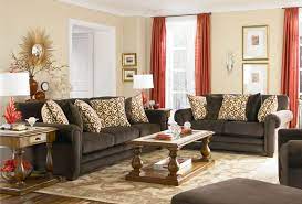 Duvarlarınızı bu renklerle boyamak, odaya kuzey iklimlerine uygun rahat bir his verecektir. Kahverengi Koltuklara Ne Renk Boya Gider Mobilya Ve Dekorasyon