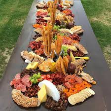 Grazing Table Mesas De Frutas Carnes Frias Y Quesos Mesa De Quesos Y Carnes Frias