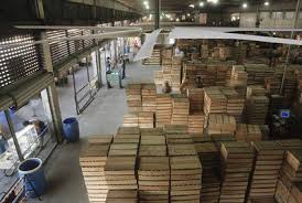 Indoor/outdoor silver aluminum industrial shop warehouse ceiling fan with wall control. Industrial Fan For Commercial Use Big Warehouse Fans Hvls Fans Glocon Inc Engnet