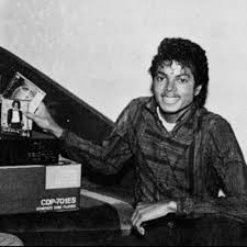 Twerking To Tabloid Junkie S Instagram Profile Post Look At Him Holding His Best Album We Lo In 2020 Michael Jackson Michael Jackson Rare Michael Jackson Wallpaper