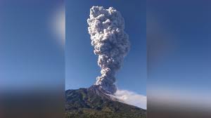 Kalau 2010 itu letusan magmatik, kalau ini freatik letusan gunung merapi pada tahun 2010 mengakibatkan banyak korban jiwa. Gunung Merapi Yang Kembali Batuk Setelah Letusan Dahsyat 2010 Kumparan Com