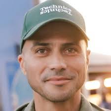 Erik Escalera's Instagram, Twitter & Facebook