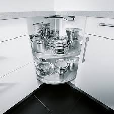 Sobre et fonctionnel, ce meuble de bar en bois blanc livré avec 2 tabourets vous fournira un espace repas supplémentaire entre salon et cuisine. Cuisine Amenagee L Amenagement D Interieur Et Rangements