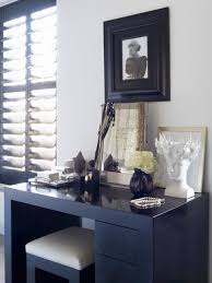 Very lovely mirror, thick and stays up by itself. 20 Modern Ideas And Tips For Interior Decorating With Dressing Tables