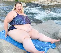 thumbs.pro : burgeoningandbulging:Lisa Lou