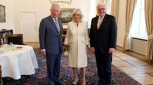 Gemeinsam haben sie eine 1996 geborene tochter. First Family Das Sind Die Beiden Frauen Hinter Steinmeier Promiflash De