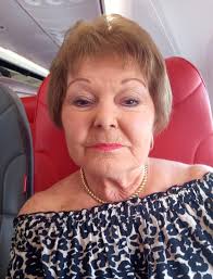 Thank you for everyone's concerns my phone is up and running appears there  was some sort of technical fault in settings and I'll ring you Deborah  Vickers shortly hopefully it should work