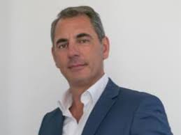 Francesco La Commare eletto presidente del Rotary Club Montaperti  2021-2022. Come da tradizione nel mese di dicembre, nella splendida cornice  del Castello di Leonina, si è votato per l'elezione del presidente per