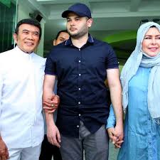 Lagu yang dirilis pada 2018 ini menjadi salah satu singel ridho rhoma dari. Tangis Rhoma Irama Pecah Saat Jemput Ridho Rhoma Dari Tahanan Showbiz Liputan6 Com