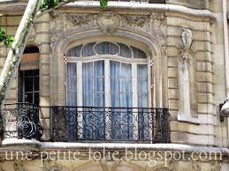 une petite folie title around the worlds post