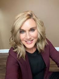 Beth Ralston's Instagram, Twitter & Facebook