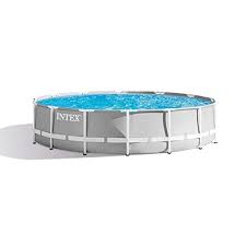 epingle sur piscine de jardin