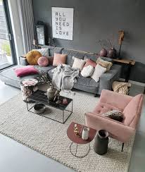 het voorjaar in huis met de kleur roze huizedop interieur woonkamer roze woonkamer woonkamerkleur