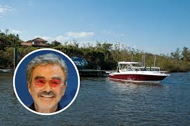 Burt reynolds reportedly spent his last days at this florida home, even though he sold it in 2015 to his neighbor. Burt Reynolds Slashes Price Of Florida Waterfront Estate Variety