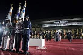 홍범도 장군의 권총집과 사진 일제 당시 봉오동 전투, 청산리 전투의 주인공 여천(汝千) 홍범도(洪範圖) 장군의 사진과 권총집. Mr4dfizelqgfbm