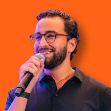 There are over 600 tools that analyse social and internet data.