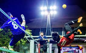 Pada tahun 1929, persatuan sukan siam telah pun menyediakan draf pertama peraturan sepak takraw sebelum memperkenalkan penggunaan jaring dan perlawanan pertama di antara dua pasukan bertanding pada tahun 1933. Sejarah Sukan Sepak Takraw Iluminasi