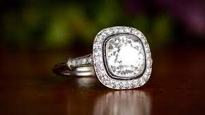 Expert Guide Heirloom Engagement Ring Etiquette