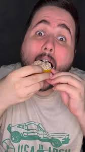 Pêches + thon mayo c’est bizarre mais j’ai kiffé de fou ce truc belge  😍🇧🇪 #degustation #food #asmrfood #nourriture #peche #thon #mayo #recette