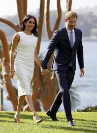 La familia se ha establecido definitivamente en los ángeles. El Principe Harry Y Meghan Markle Reciben Los Primeros Regalos Para Su Bebe En Australia Meghan Markle Moda Para Trabajar Principe Harry