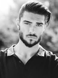 Jeune homme avec les cheveux afro avec le fond urbain. Coupe Hipster Homme 30 Idees Pour Interpreter La Tendance A Sa Facon
