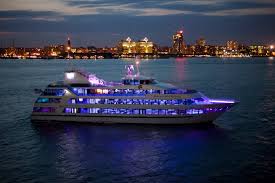 Imagine a private yacht charter with gourmet cuisine, spectacular views. Buy Tickets To 4th Of July Fireworks Yacht Cruise Nyc Boat Party In New York On Jul 04 2021