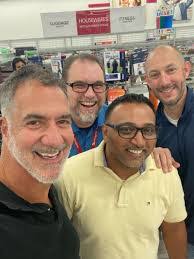 Leigh Ott's Instagram, Twitter & Facebook