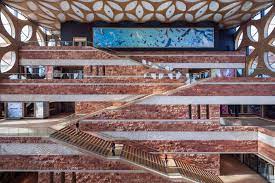 Natürlich, physiologisch im körper vorhanden, nicht künstlich gebildet, nicht krankhaft; Iris Van Herpen Brings Couture Fashion To The Naturalis Biodiversity Center In Leiden