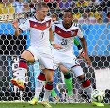 Konnten sich problemlos so positionieren, dass sich auf özils. Fussball Wm 2014 Blutkrieger Schweinsteiger Macht Ganz Deutschland Happy Welt
