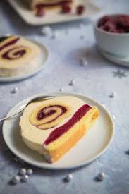 Buche Vanille Et Framboise Buche De Noel Originale Recette Recette Dessert Noel Buche De Noel Buche De Noel Vanille