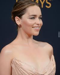 People who liked emilia clarke's feet, also liked Pin By Realreckless On Emilia Clarke Emilia Clarke Hot Emilia Clarke Green Hair Colors