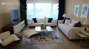 Esra Hanimin Beyaz Ve Lacivert Uyumunda Sik Salon Dekoru Ev Gezmesi Ev Icin Ev Oturma Odasi Minimalist Ev