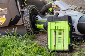 A few days ago i hooked up my car battery to a cheap harbor freight 2000 watt inverter, and then plugged my 120 vac corded electric mower int. How Many Amps Is A Lawn Mower Battery