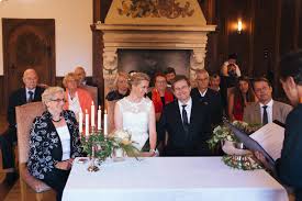 Hochzeitslocation für hochzeiten mit vielen gästen im romantischen ambiente auf schloss ehreshoven mieten. Trauung Im Schloss Kempfenhausen Und Hochzeitsfeier Im Botanikum Munchen Hochzeitsfotograf Munchen 2weddingpics