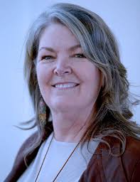 Melanie Burgess's Instagram, Twitter & Facebook