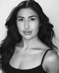 Elizabeth Koeppen's Instagram, Twitter & Facebook