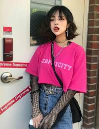 Balayage in short hair makes a natural statement, and the choppy texture makes the cool blonde pieces stand out. Korean Fashion Short Hair And Alternative Girl Image 6863047 On Favim Com