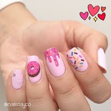 Cherrycherrybeaut 21 Cake Nail Designs That Look Good Enough To Eat Cherrycherrybeaut Cake Cherrycherrybeaut De Nagelideen Nageldesign Nagel Gel