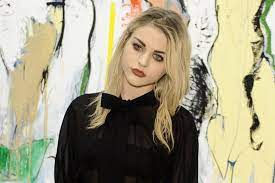Frances bean cobain gets the portrait of dolly parton tattooed on her left shoulder blade. Kurt Cobain S Daughter Frances Bean Producing Documentary About The Nirvana Frontman For Hbo Vanity Fair